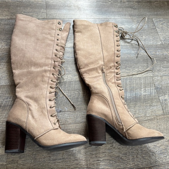 Tan Suede Lace-Up Boots with Chunky Heel NWOT - Picture 2 of 4